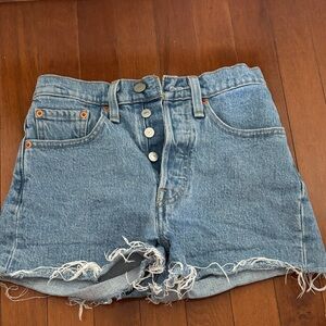 Levi’s 501 Shorts 24